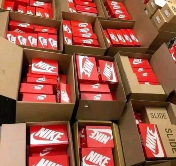 Amazon NIKE Sneakers Pallets - Image 2