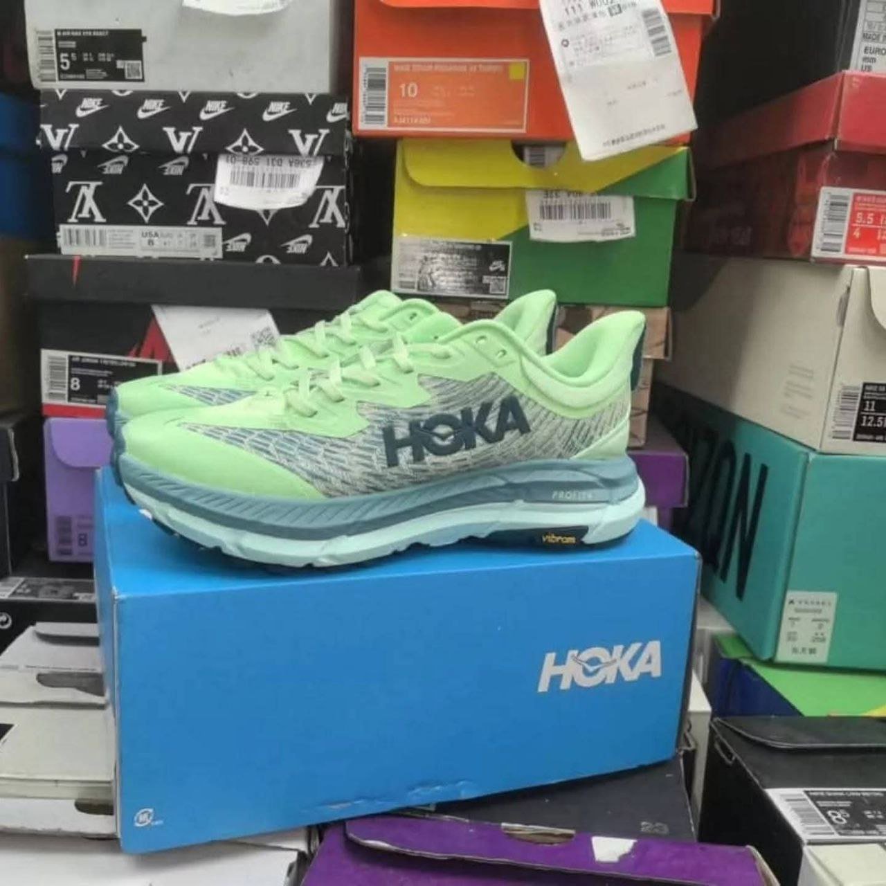 Hoka Trainers Pallet - Image 4