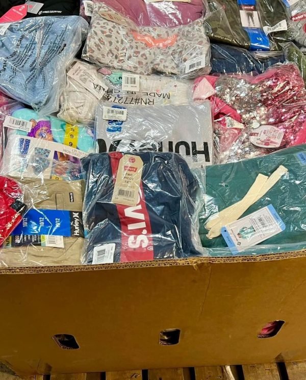 Sam’s Club Clothes Pallets - Image 5