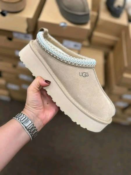 UGG Shoes Pallet 300 Pairs - Image 8