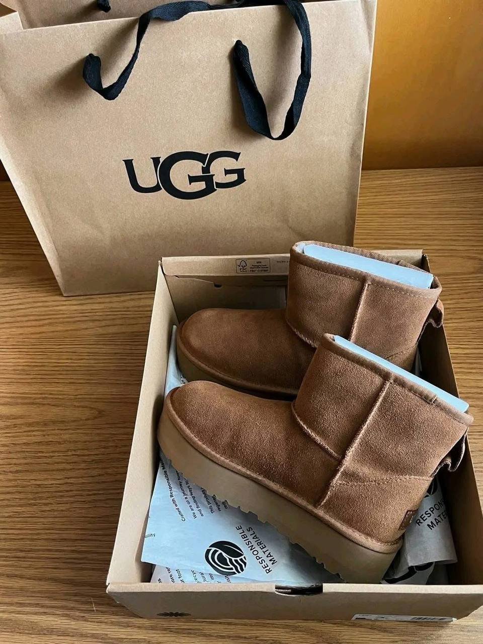 UGG Shoes Pallet 300 Pairs - Image 2