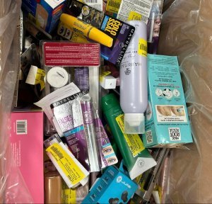 Walmart Beauty Products Pallet - Image 3