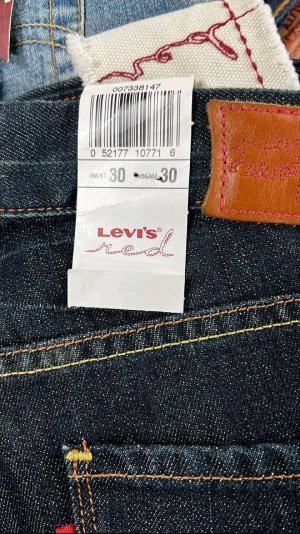 Wholesale Levi Jeans Pallet - Image 10