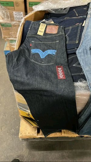Wholesale Levi Jeans Pallet - Image 9